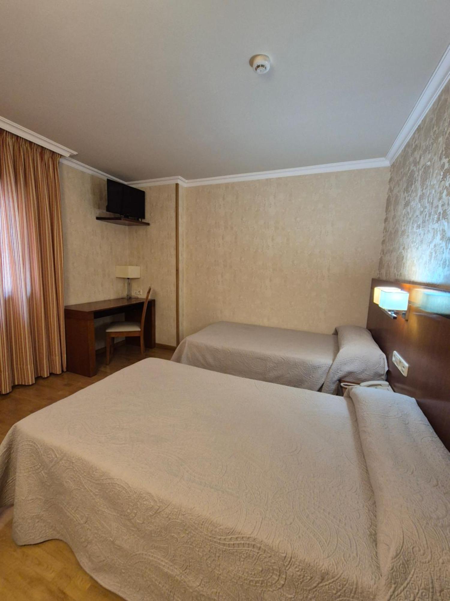 Hotel Hhb Pontevedra Confort Esterno foto