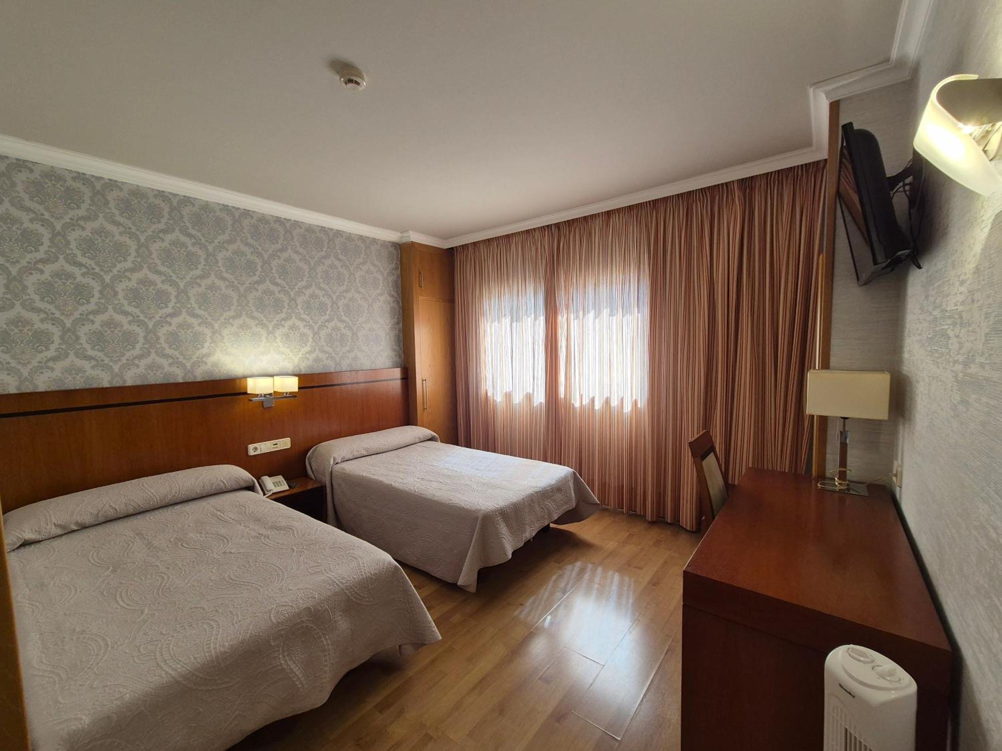 Hotel Hhb Pontevedra Confort Esterno foto