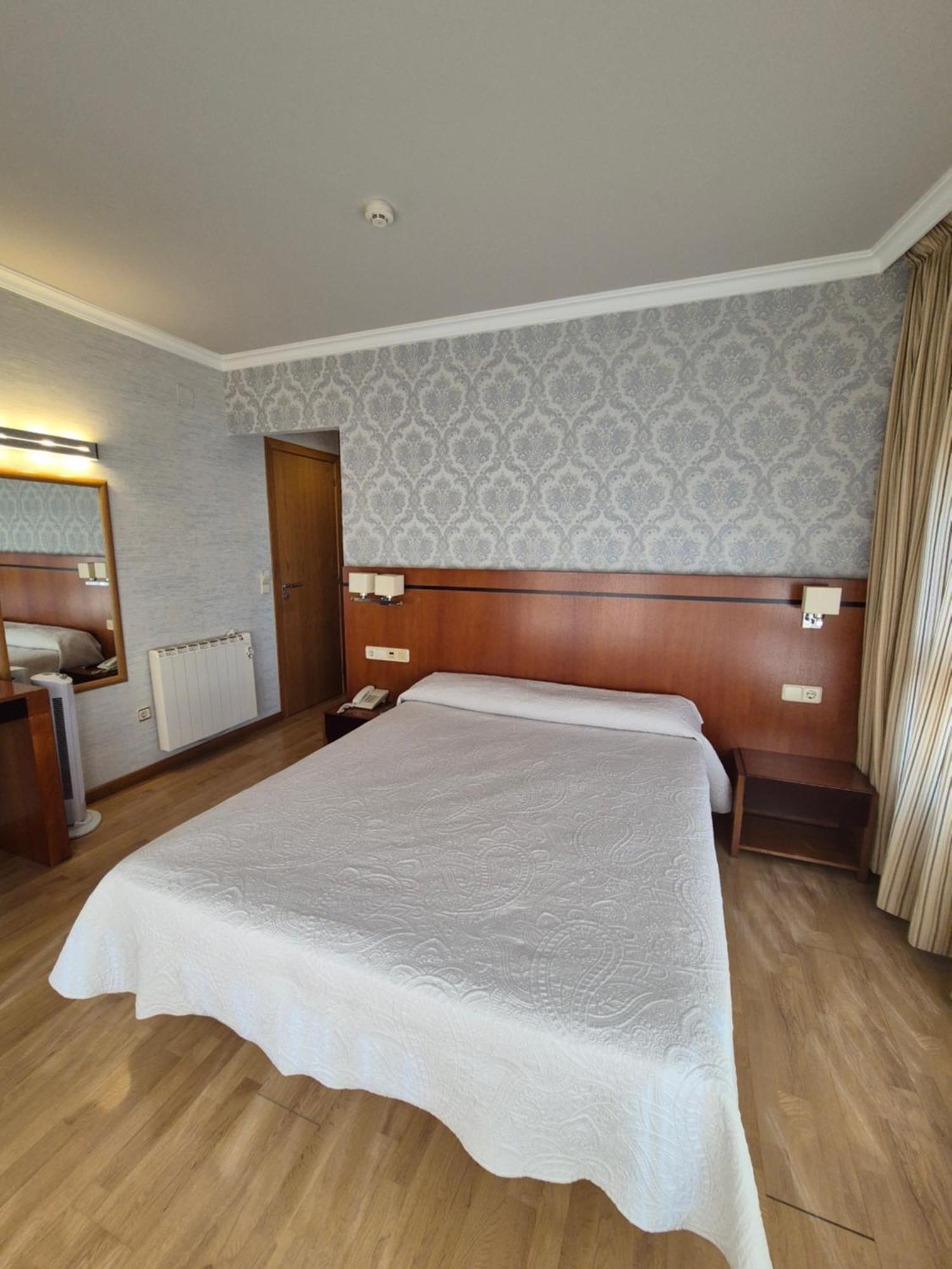 Hotel Hhb Pontevedra Confort Esterno foto