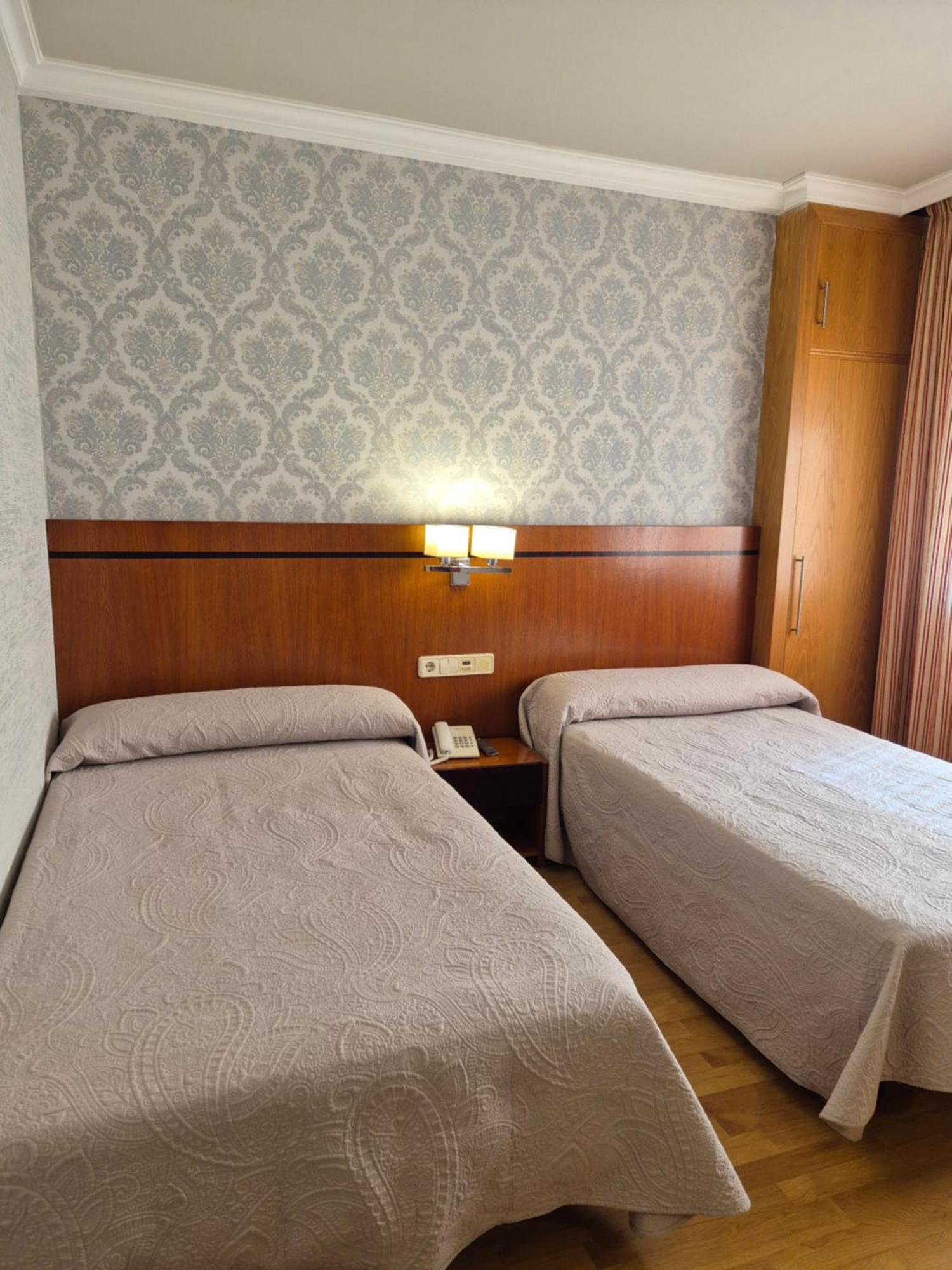 Hotel Hhb Pontevedra Confort Esterno foto
